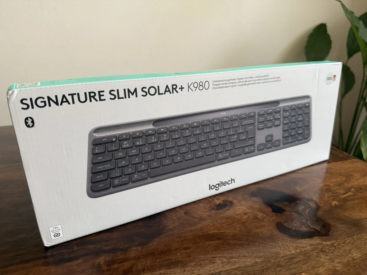 Logitech Signature Slim Solar+ K980 DE nová nerozbalená – fotka 3 z 3