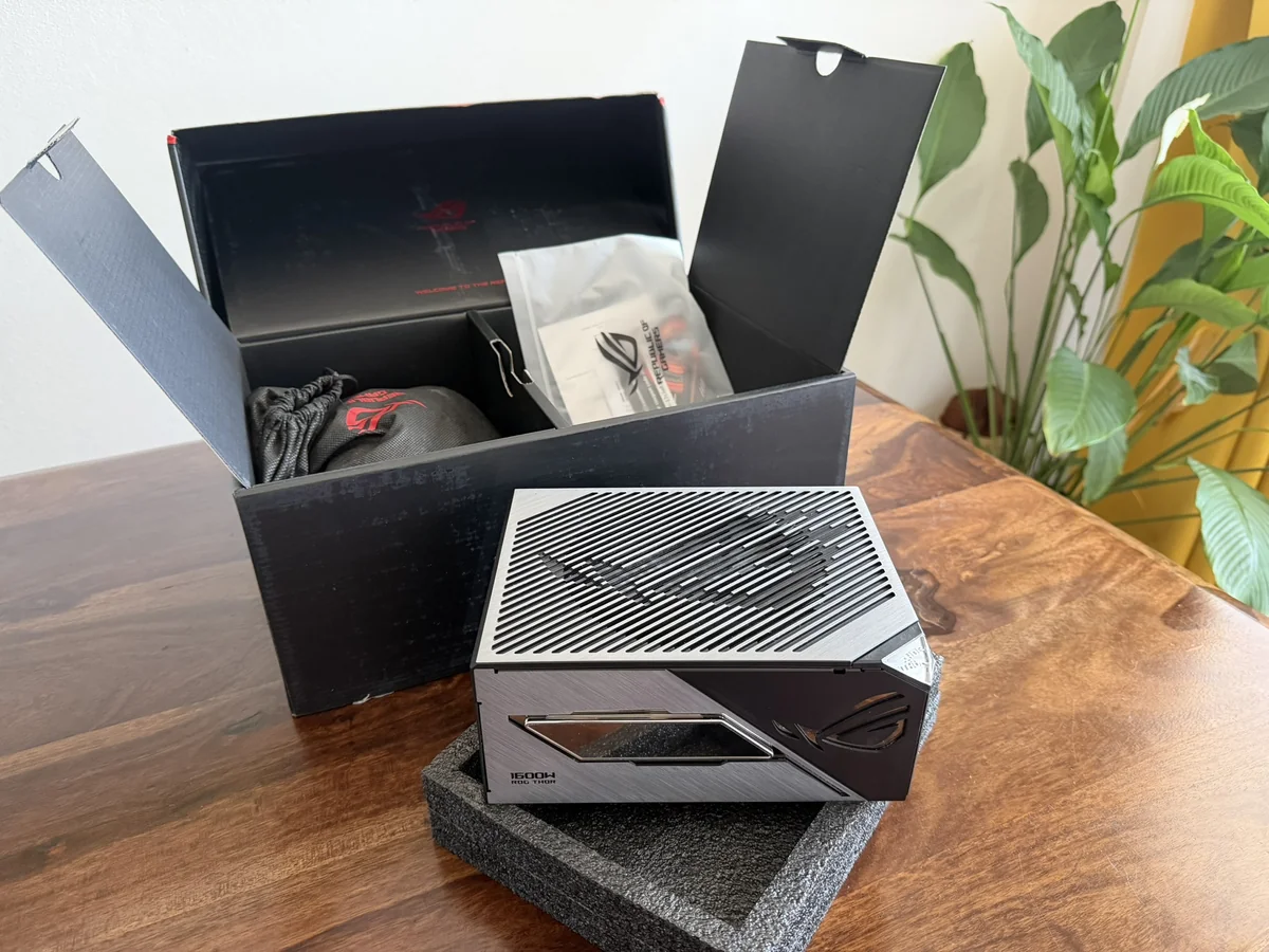 ASUS ROG THOR 1600W Titanium III ATX 3.1 - NOVÝ – fotka 2 z 5