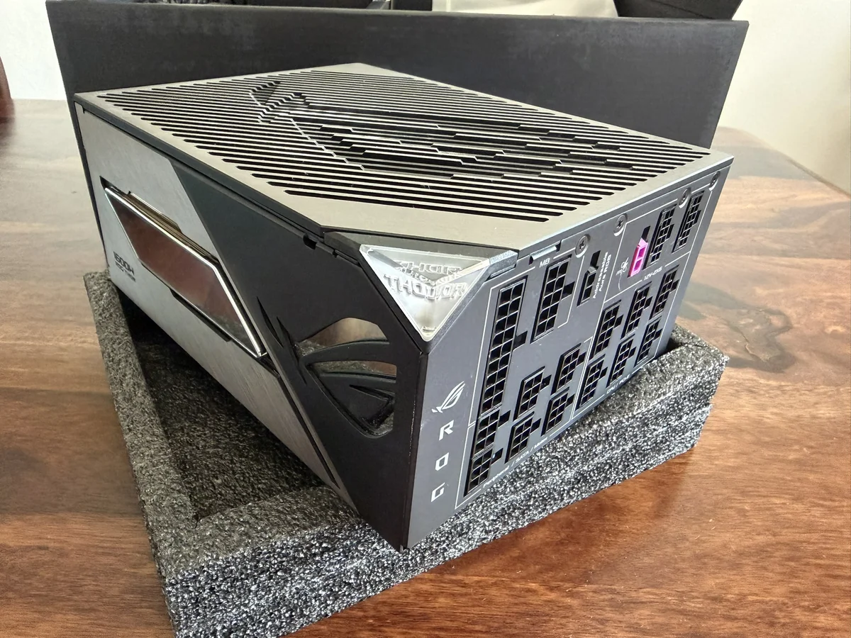 ASUS ROG THOR 1600W Titanium III ATX 3.1 - NOVÝ – fotka 3 z 5